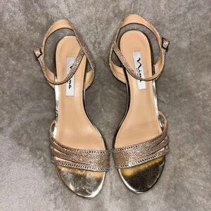 Nina sparkle sandals, size 8.5, excellent condition.